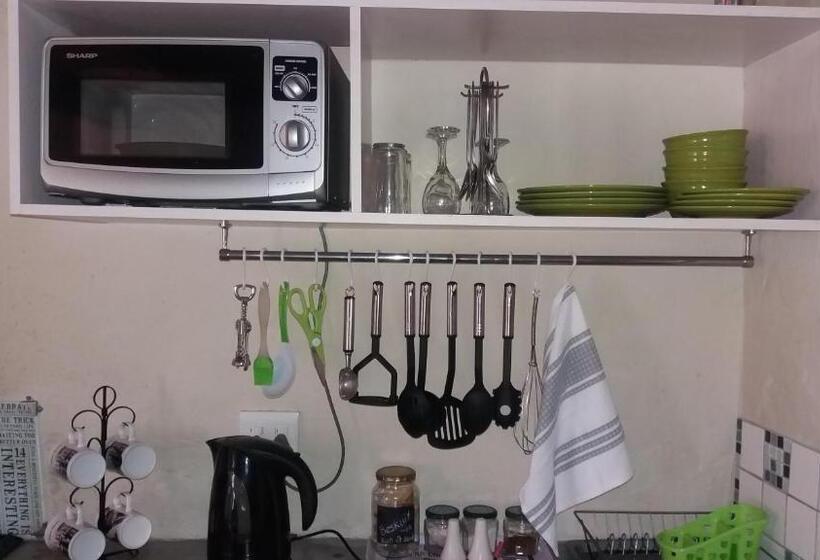 בית, חדר שינה 1, Die Hoenderhok And Die Plaashuisie