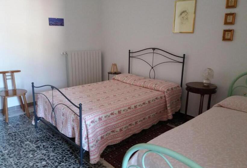 Economy Triple Room, Sa Nuche