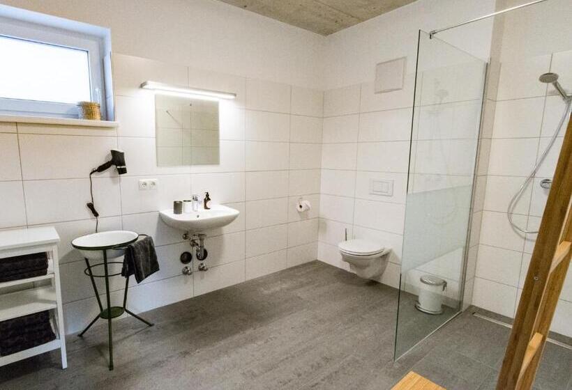 Апартаменты 2 Спальни, Fleischerei   Apartments, Cafe & Weinbar