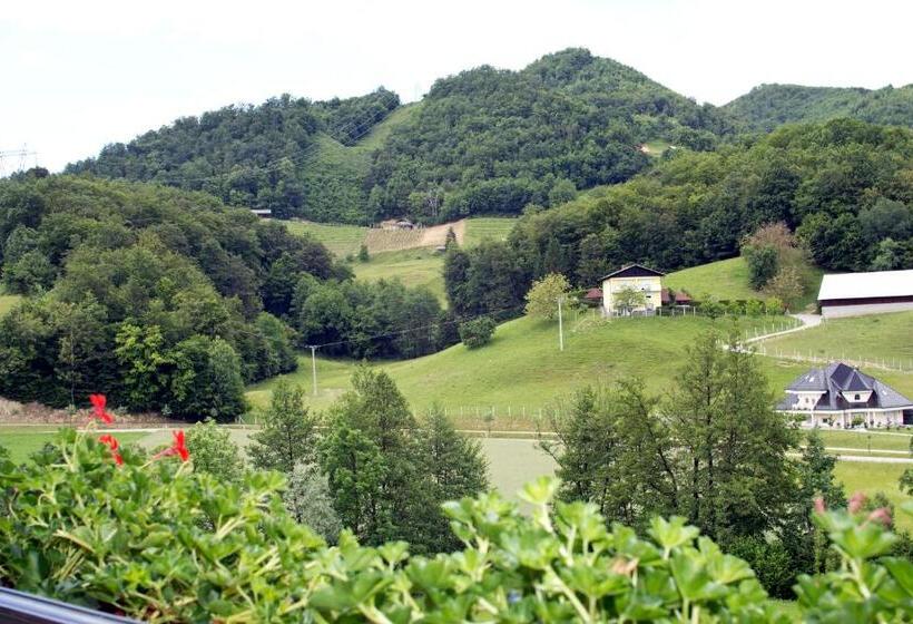 اتاق استاندارد سه تخته با بالکن, Tourist Farm Mraz