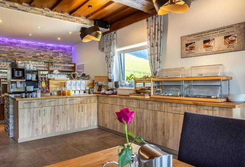 Deluxe Room Mountain View, Der Burgblick Adults Only