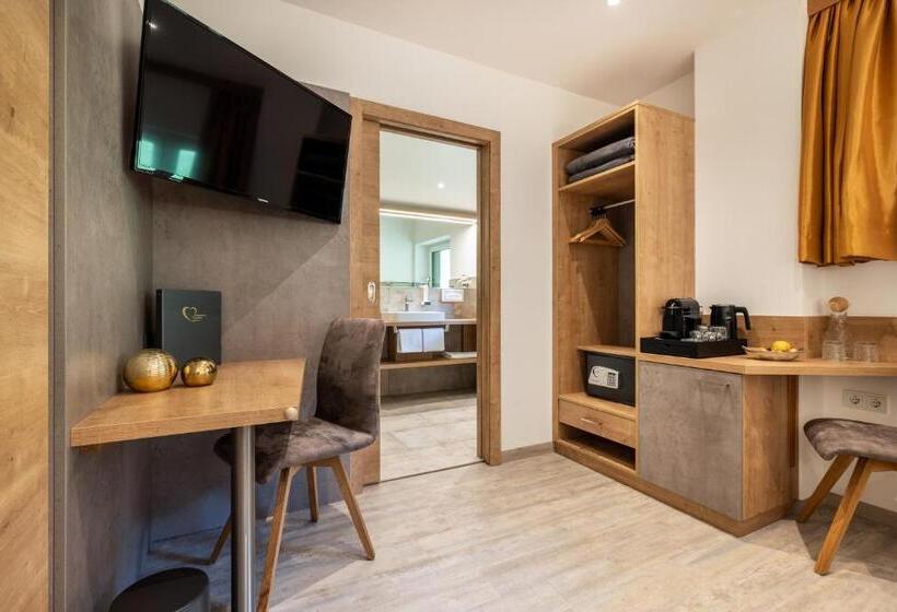 Deluxe Room Mountain View, Der Burgblick Adults Only
