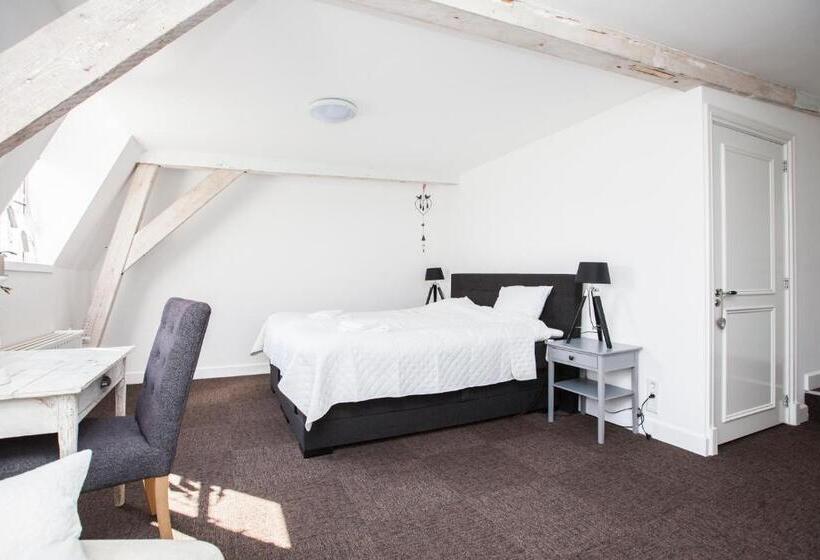 اتاق لوکس با تخت بزرگ, Klooster Nieuwkerk Goirle