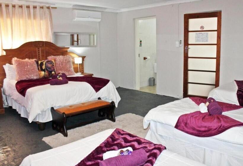 Семейный Номер, Bun Clody Manor   Guest House & Coffee Shop