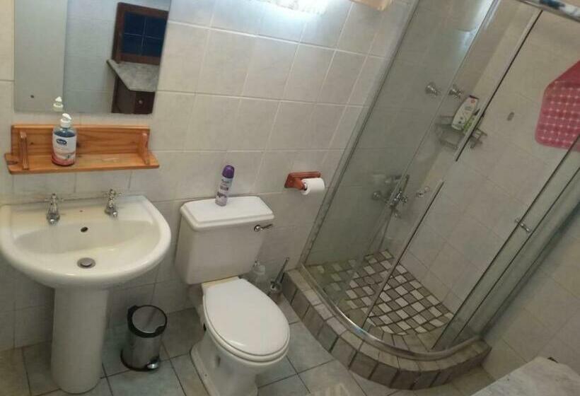 Семейный Номер, Bun Clody Manor   Guest House & Coffee Shop