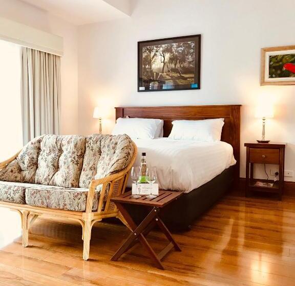 스탠다드 룸 킹사이즈 침대, Birdwood Motel