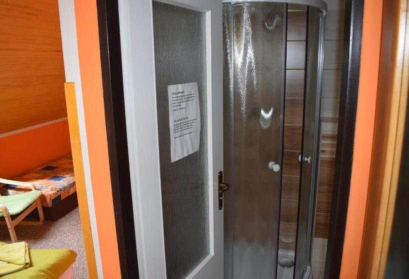 Quarto Triplo Estandar, Guest House Pod Rozhlednou