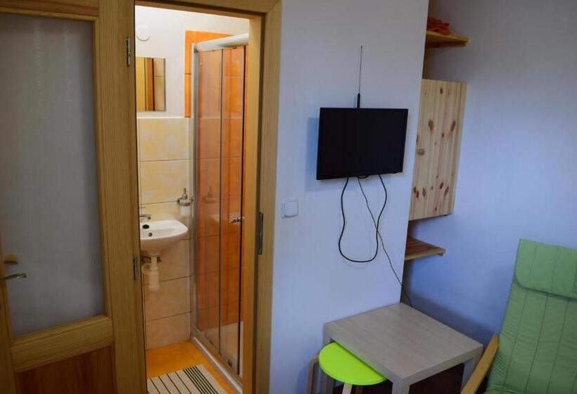 Quarto Estandar Individual, Guest House Pod Rozhlednou