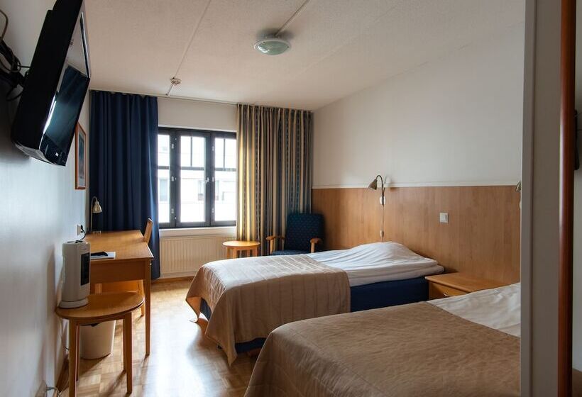 Habitación Estándar, Jahtihovi