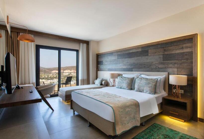 اتاق لوکس با چشم‌انداز دریا, Design Plus Seya Beach