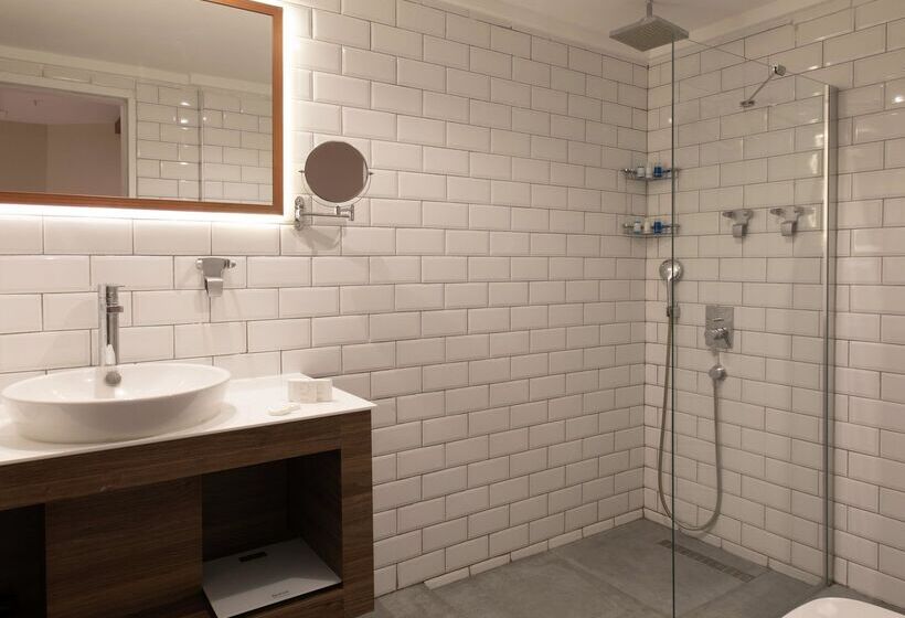 اتاق لوکس با چشم‌انداز دریا, Design Plus Seya Beach