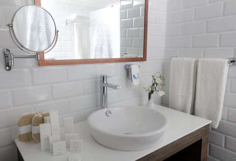 اتاق لوکس با چشم‌انداز دریا, Design Plus Seya Beach