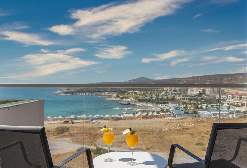 اتاق سوپریور با چشم‌انداز جانبی دریا, Design Plus Seya Beach