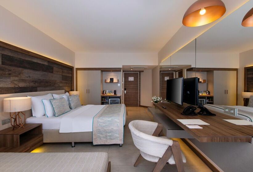 اتاق لوکس با چشم‌انداز دریا, Design Plus Seya Beach