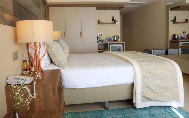 اتاق لوکس با چشم‌انداز دریا, Design Plus Seya Beach