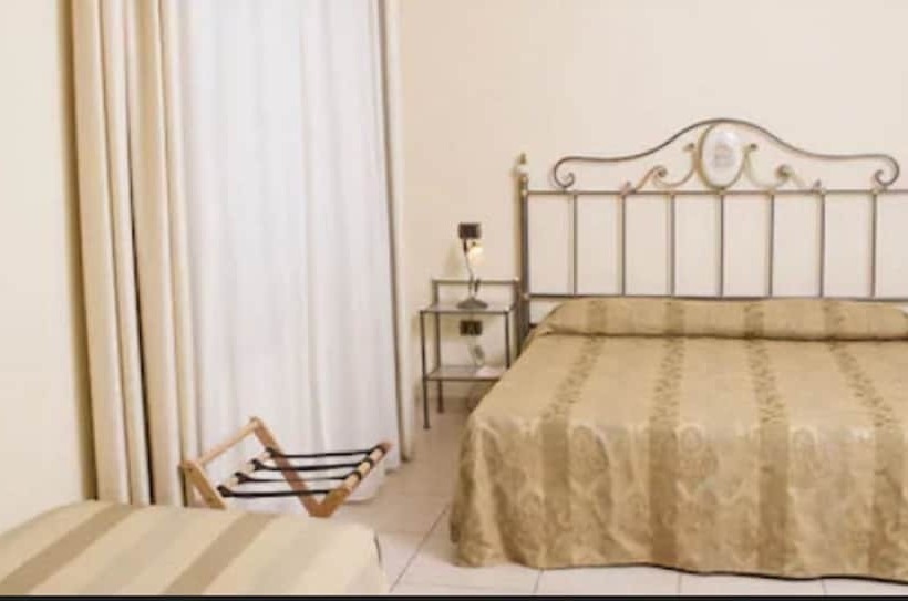 اتاق استاندارد سه نفره, Villa Fiorita