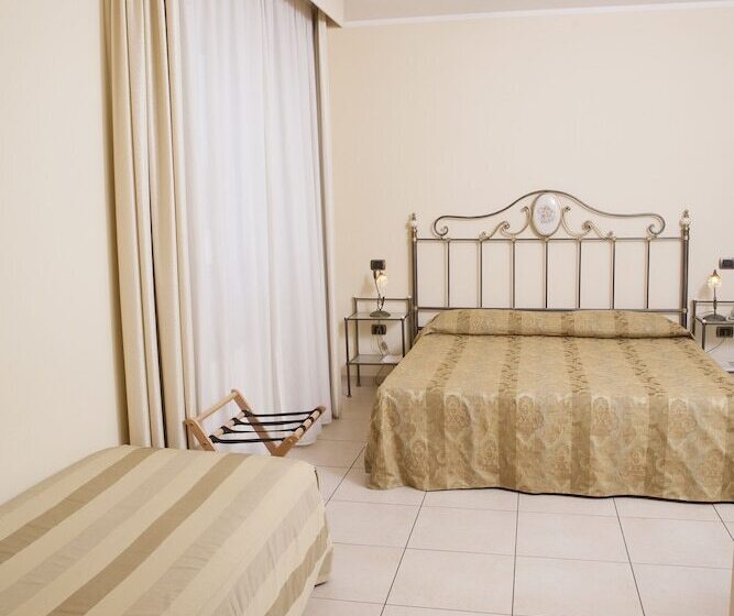 اتاق استاندارد سه نفره, Villa Fiorita