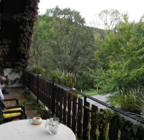 带阳台标准四人间, Gasthof Walhalja