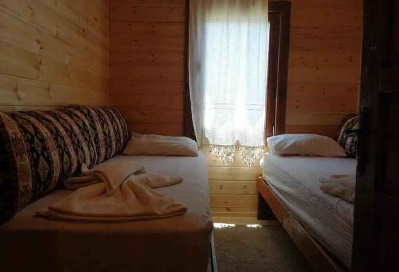 Family Suite, Sakin Vadi Winehouse