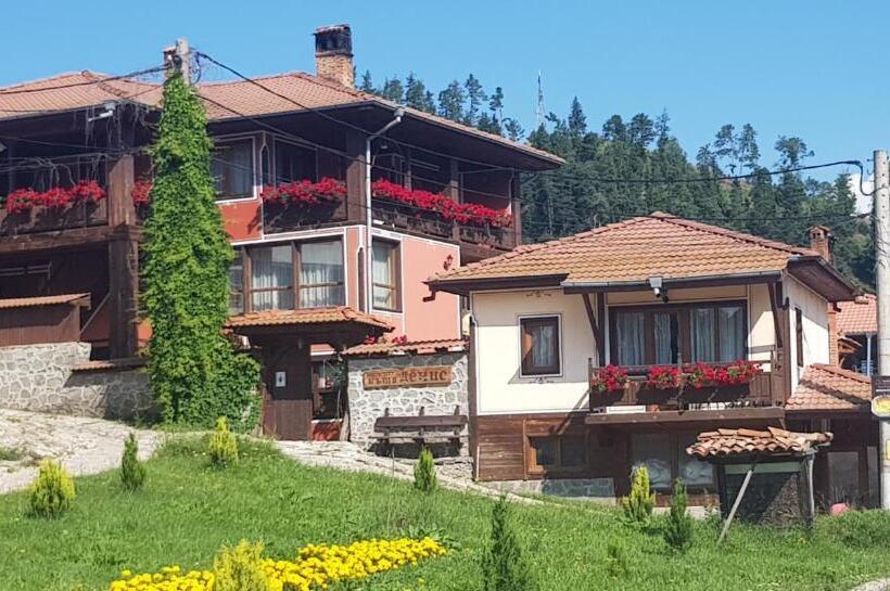 デラックスルーム, Denis Guest House