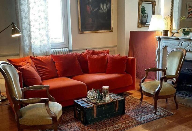اتاق استاندارد سه نفره, Maison Saint James