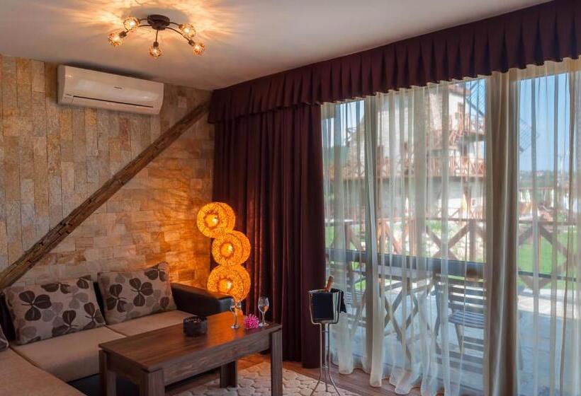 Suite with lake view, The Wind Mills Hydropark