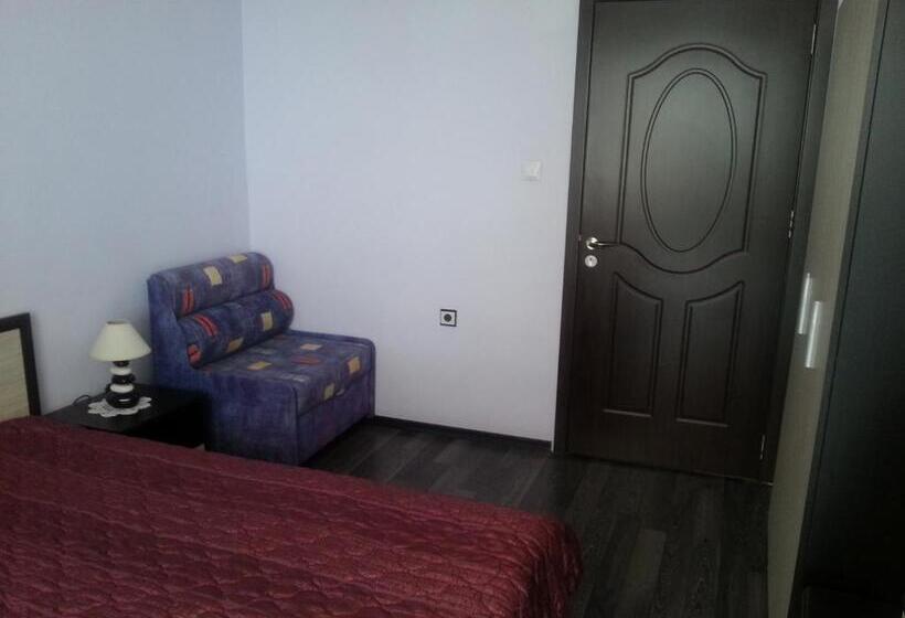 Номер Стандарт Совместная Ванная, Guest House Emi