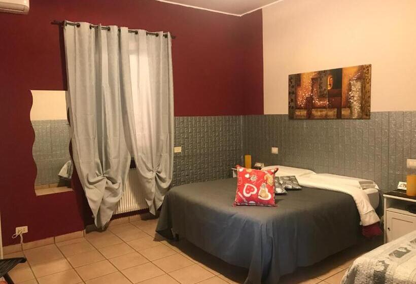 اتاق استاندارد سه نفره, Vegan Inn Airport   Adults Only   Late Check In