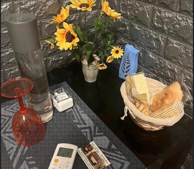 اتاق استاندارد یک نفره, Vegan Inn Airport   Adults Only   Late Check In
