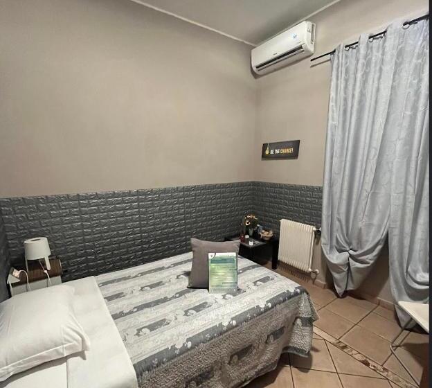 اتاق استاندارد یک نفره, Vegan Inn Airport   Adults Only   Late Check In