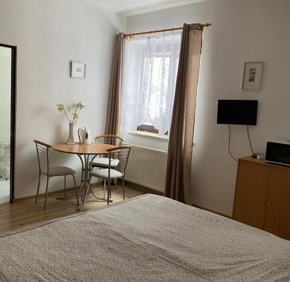 اتاق استاندارد سه نفره, Pension Roklan