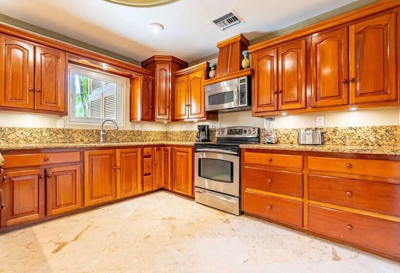 Вилла 3 Спальни, Belizean Cove Estates