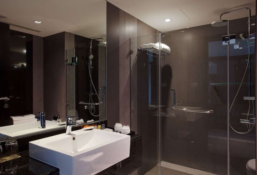 Suíte Familiar, Golden Tulip Mandison Suites