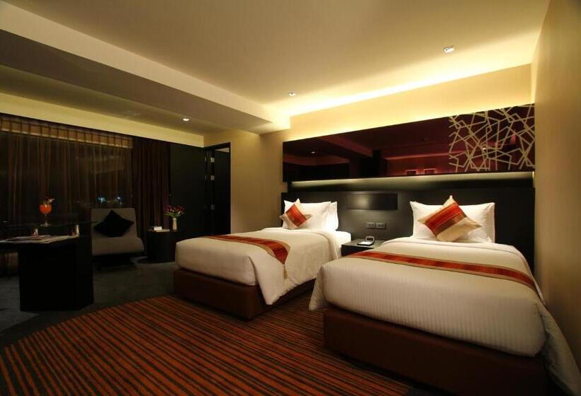 Quarto Deluxe, Golden Tulip Mandison Suites
