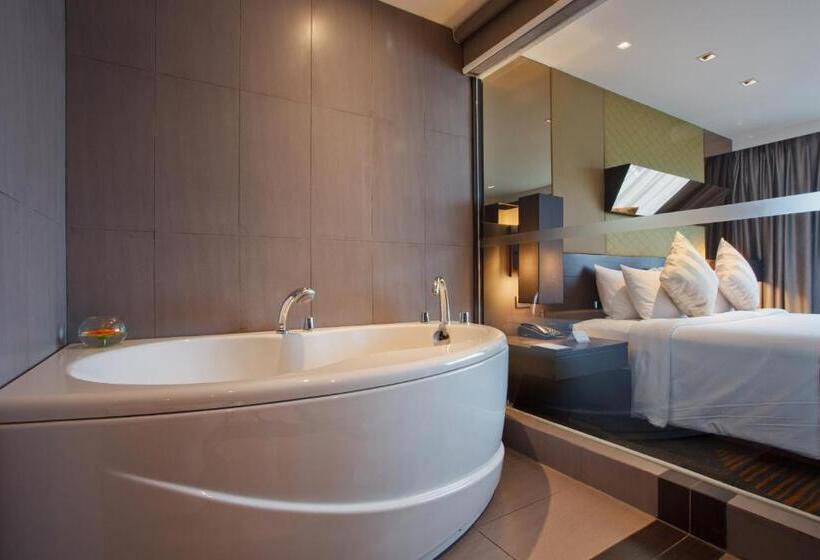 Quarto Deluxe, Golden Tulip Mandison Suites