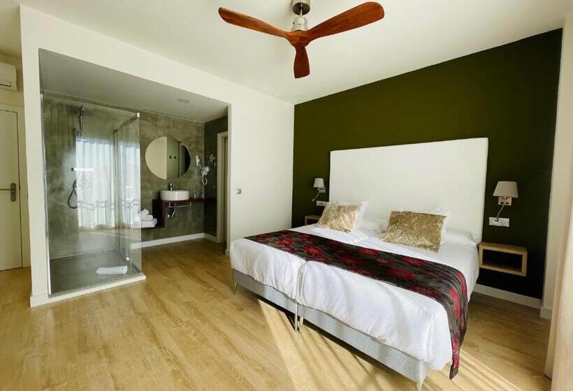اتاق لوکس با چشم‌انداز دریا, Anoreta Suites
