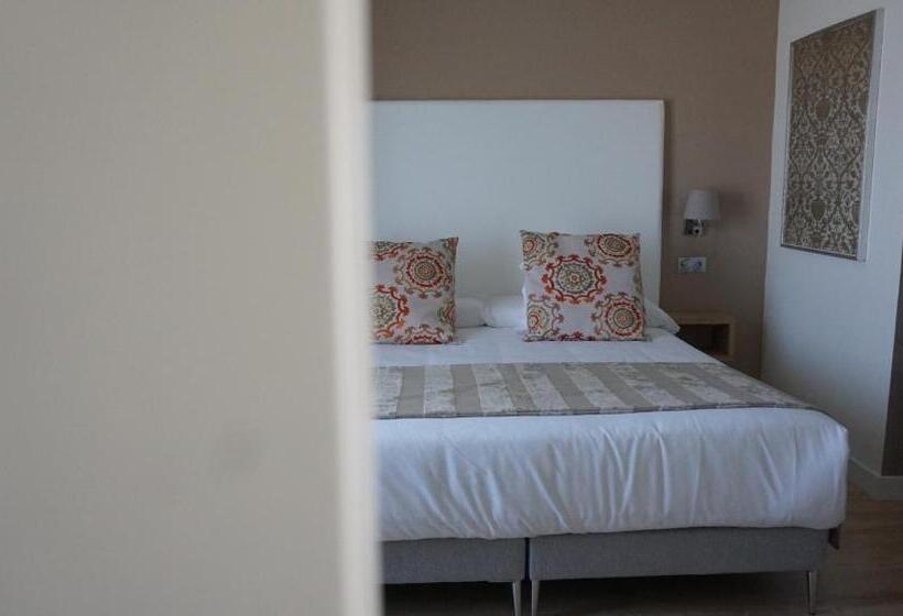 سوییت جونیور با چشم‌انداز دریا, Anoreta Suites