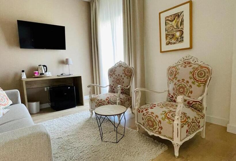 سوییت جونیور با چشم‌انداز دریا, Anoreta Suites