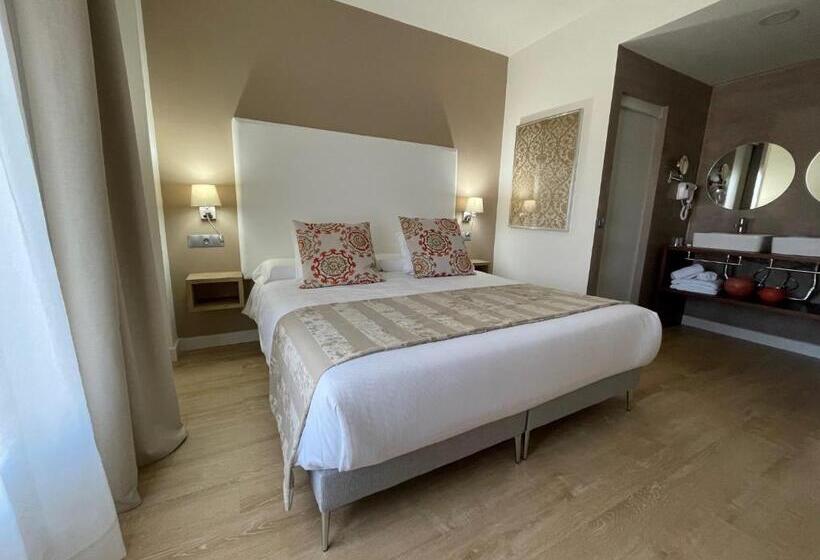 سوییت جونیور با چشم‌انداز دریا, Anoreta Suites