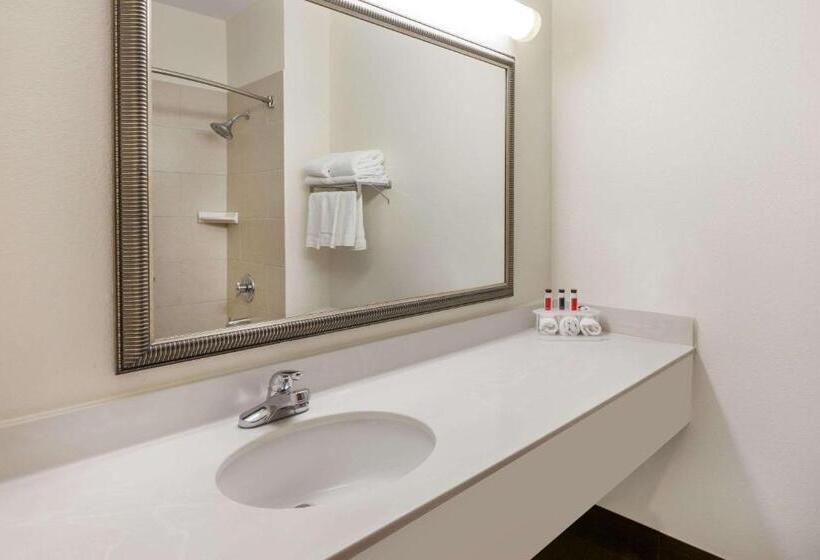 Студия Стандарт, Baymont By Wyndham Chelsea