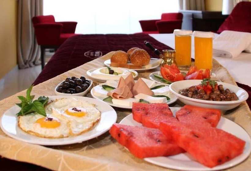 سوییت جونیور با چشم‌انداز شهر, Rivoli Palace