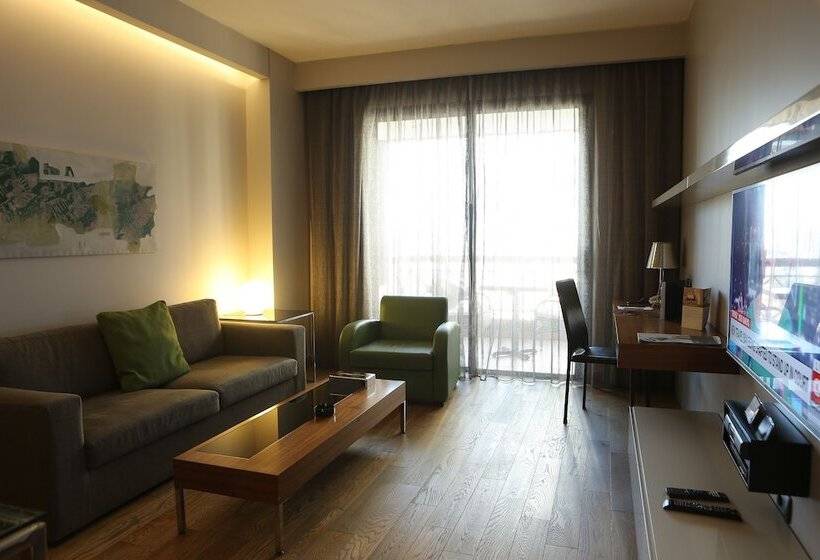 سوییت سوپریور, Parktower Suites