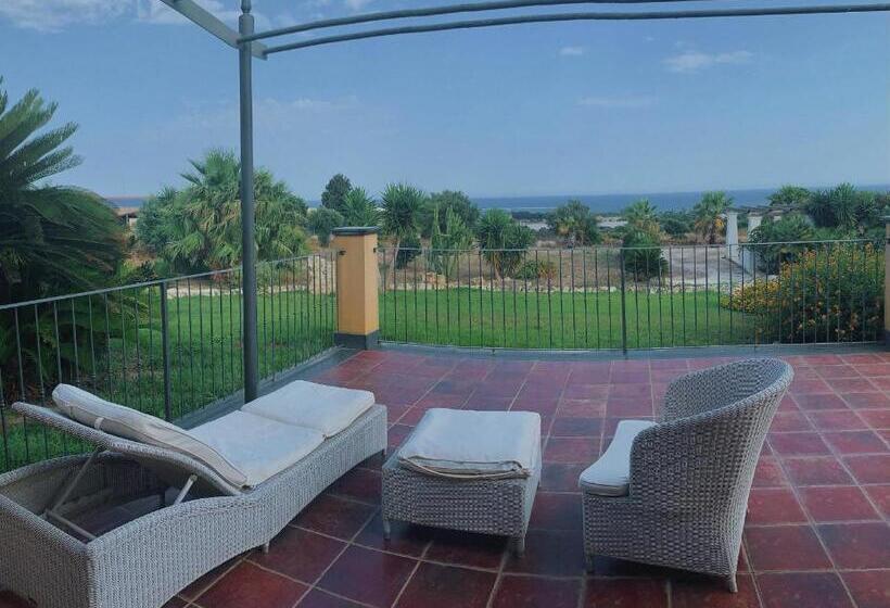 اتاق سوپریور با چشم‌انداز دریا, Resort La Rosa Dei Venti