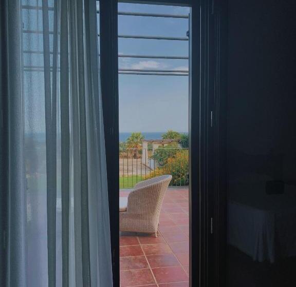 اتاق سوپریور با چشم‌انداز دریا, Resort La Rosa Dei Venti