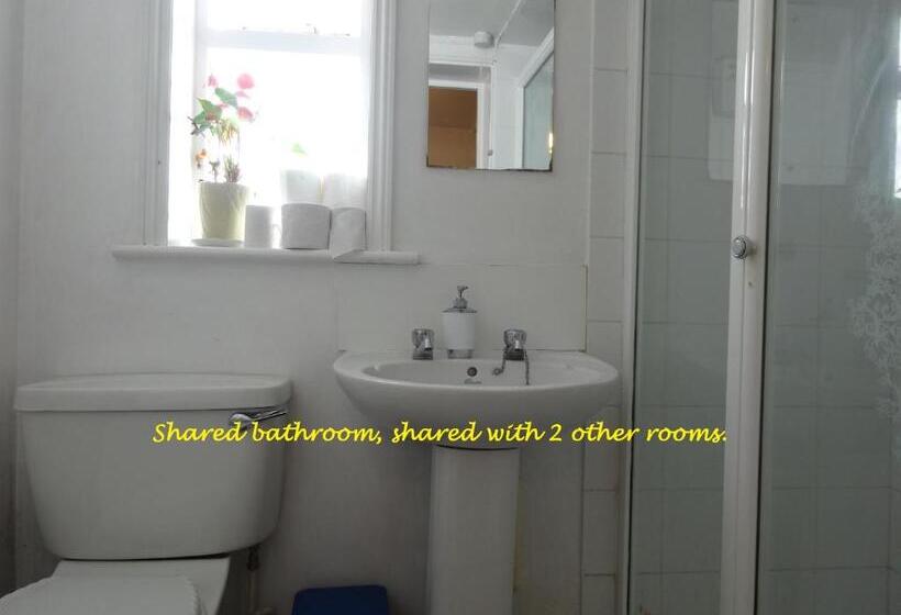 اتاق استاندارد با سرویس بهداشتی مشترک, Lantern House