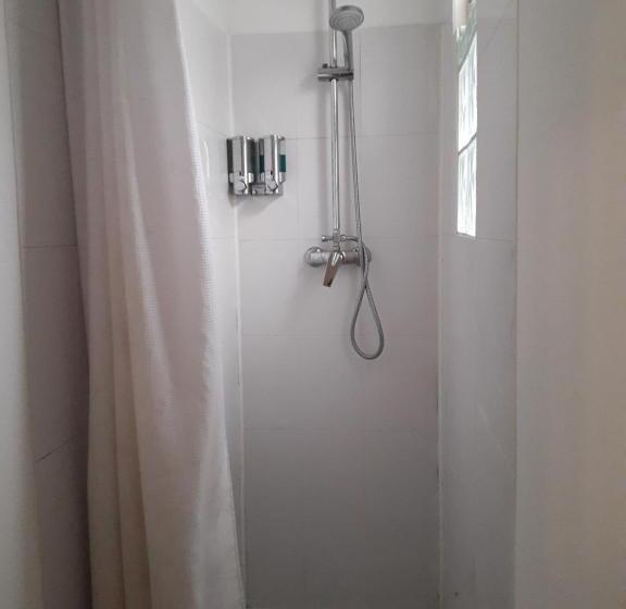 اتاق استاندارد یک تخته با سرویس بهداشتی مشترک, Lantern House