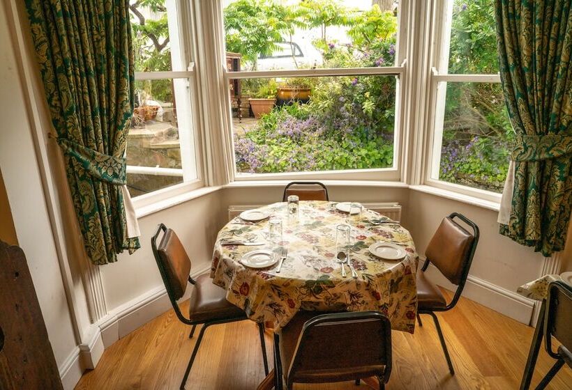 Номер Стандарт, Llandudno Hostel