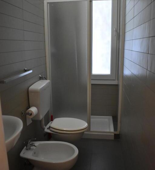 اتاق چهار تخته با دستشویی مشترک, Nuova Locanda Belvedere