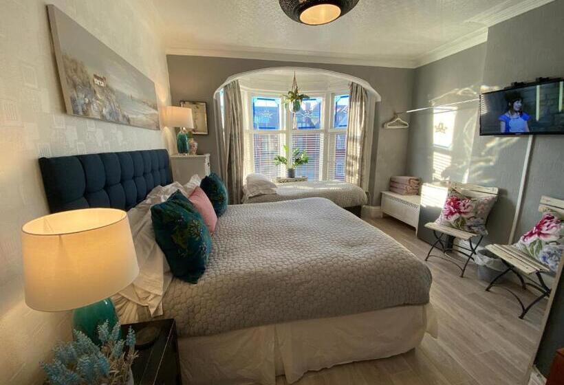 Deluxe Triple Room, The Mayfield Boutique Guest House