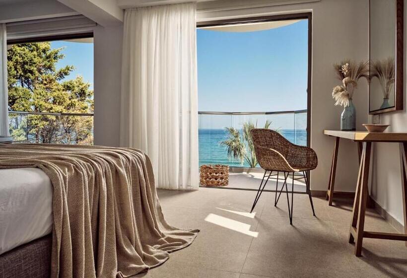 سوییت سوپریور با چشم‌انداز دریا, Windmill Bay